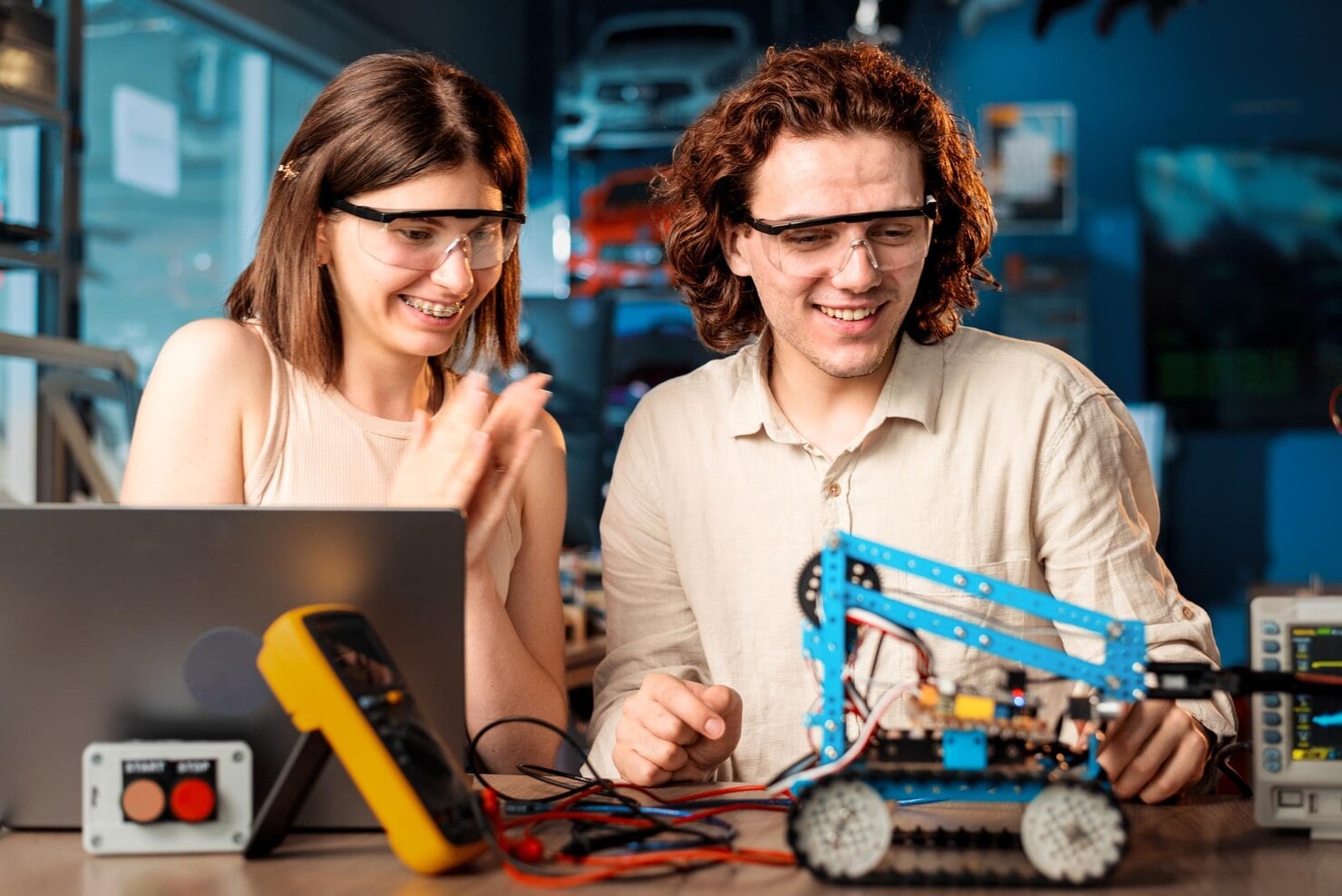 Engenharia Mecânica ou Mecatrônica: qual escolher?
