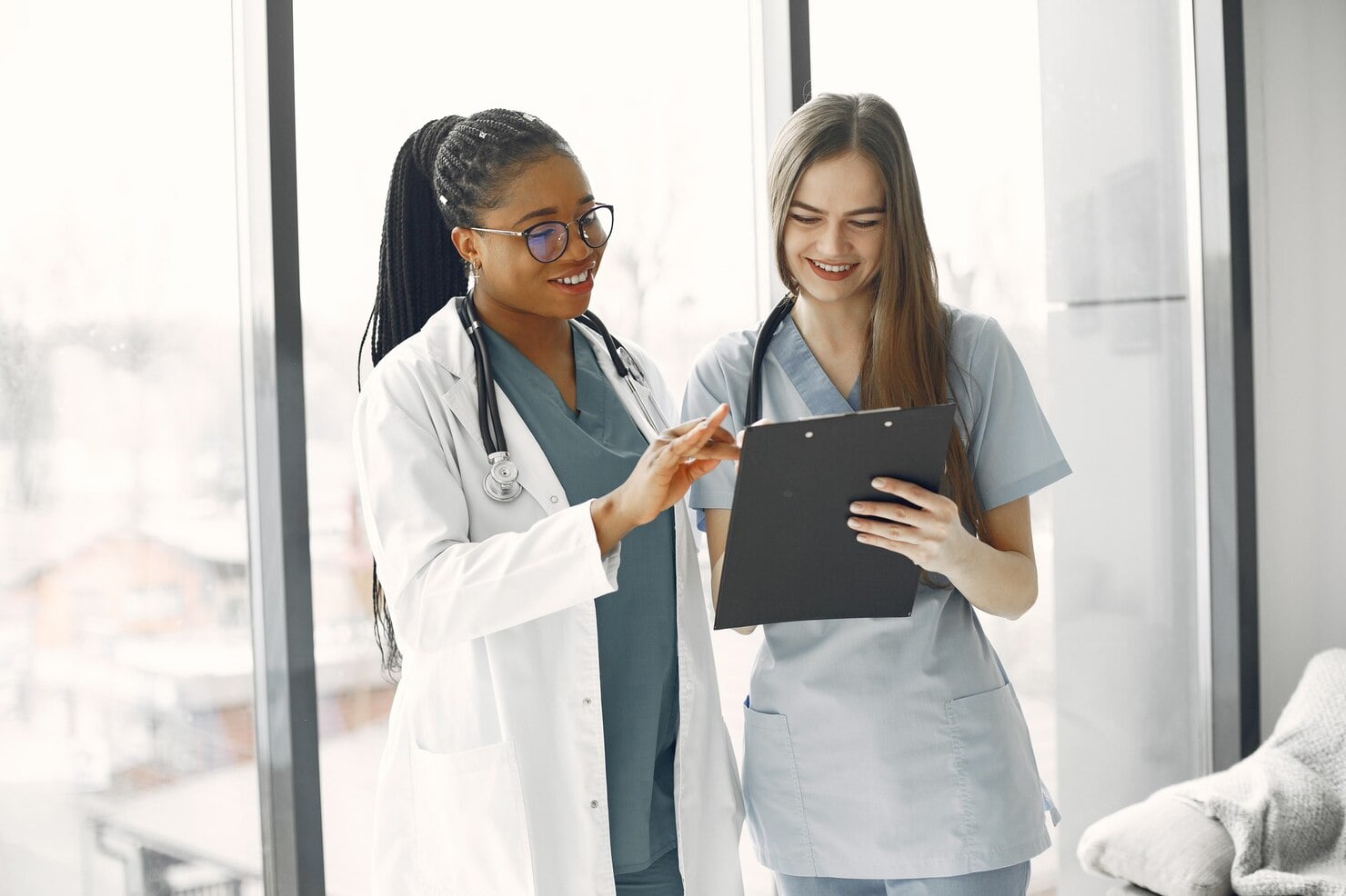 Medicina além do hospital: áreas médicas e profissões da saúde